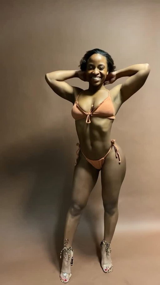 Balanced: training hard, feeling light ✨

#abs #leanmuscle #fitwomen #instafit #instafitness