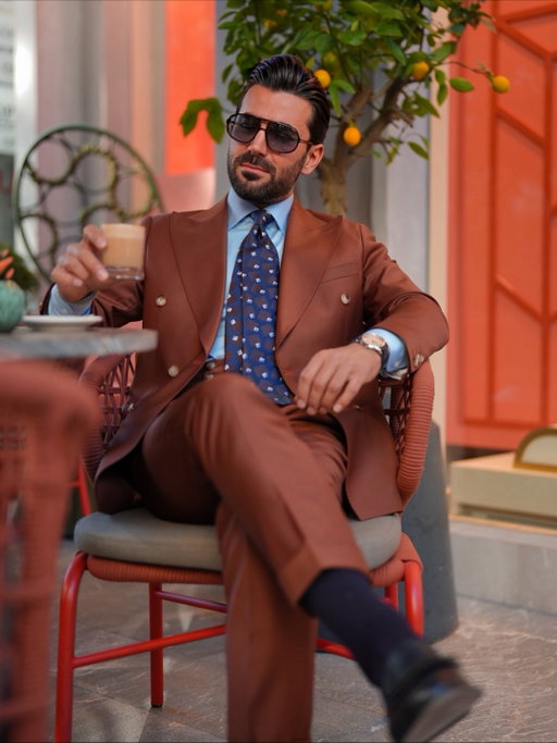 ​A well deserved break needs a well-dressed moment. Coffee, sunlight, and the perfect @melikkamstore Cognac Trophy suit. This is how you pause a day.