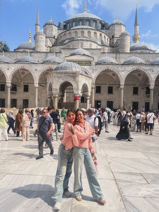 Not us taking shots at 30.000 feet and then acting holy in the mosque the next day, overdosing on rahat and stalking cats. It’s giving unhinged girls trip with spiritual undertones. 🇹🇷🍯🥧