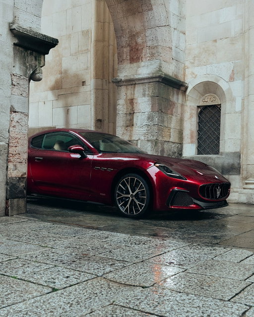 Set your own trends. Experience the art of the Italian sartorial tradition, letting your imagination run free with #MaseratiFuoriserie. This one-of-a-kind creation is inspired by Modena. What's your inspiration?⁣
#Maserati #MaseratiGranTurismo
**⁣⁣⁣⁣⁣⁣⁣⁣
Please refer to the official technical specifications through link in bio.
