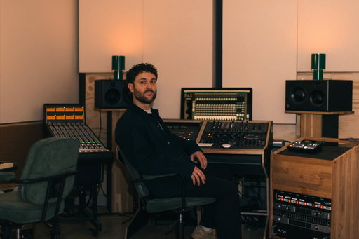 Finally had a reason to clean my studio🫠
•
After 25 different designs, 200 planks of wood, over 100 metres of fabric and a lot of troubleshooting and getting a little too friendly with the bottom of my wallet, @studio993ams is finally here! Been working from this room for a couple of months now and i have to say it does feel like home. Please don’t be a stranger and slide in my dm if you want to work, hang or play some videogames (i’ve got Need for Speed Underground 1 AND 2!!) see you soon❤️