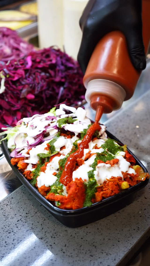 🔉Turn up the volume and enjoy the satisfying sounds of a chips platter being prepared at Shah’s Halal Food.

#shahshalalfood #shahs #asmr #halalfoodlondon #chickenplatter