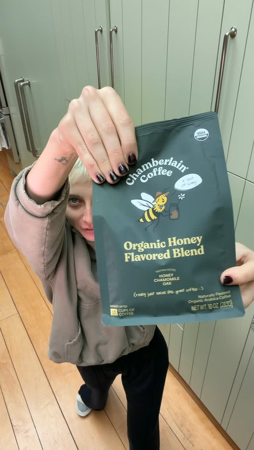 @emmachamberlain’s take on a Honey Sea Salt Latte using our new Honey Blend.

Ingredients:
1 shot of Honey Blend espresso
1 pinch of flaky sea salt
1 tsp. honey
1 c. milk of choice

Directions: Whisk the espresso with the sea salt and honey. Steam your milk, pour it in and top with sea salt.