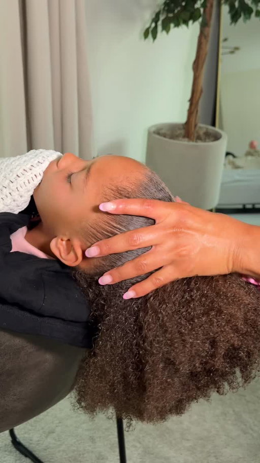 Doing Zoe’s hair while she’s half asleep is bringing back so many childhood memories of mine. 😂  Here’s an Easy and quick Morning curl refresh routine for Zoe. Hydrate, detangle gently, add a curl cream to define, and finish with some edge control. It keeps her curls soft, shiny, and protected while she’s at school and save us both time! ✨🤎

Products used & high recommended :

@fentyhair The Home Curl
@fentyhair Edge control
@fhiheat unbrush
@bouncecurl brush
Hook hair tie from Amazon (check out my Amazon store front in bio)