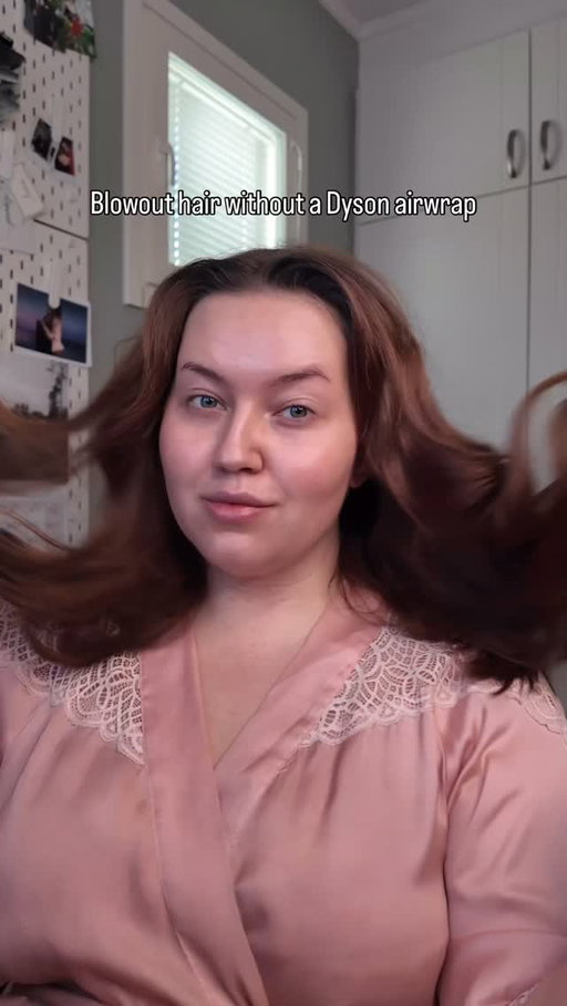 How to get a blowout without a Dyson Airwrap ✨💁🏼‍♀️

1. Add styling mousse to dry hair and use a round brush for maximum volume. Mine’s from @mjuuk_beauty 
2. Use any curling tool you like. I used my @ghdnordic Rise, but anything works!
3. The most important step: pin your curls and let them cool completely. This is what gives that long-lasting hold and true blowout effect.
4. Finish with hairspray + texture spray for extra volume and movement.

#blowouthair #hairstyles #blowoutstyles #ghdcurls #bombshellhair