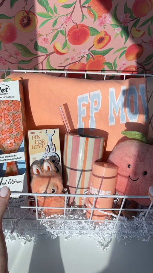 ✨🤍 WHITE PEACH GIVEAWAY CLOSED 🤍✨

We’re feeling peachy and want to spread the love! Enter to win this juusy bundle 🤭

What you’ll win:
🍑 juus White Peach deodorant
🍑 @popmart Mini Labubu blind box 
🍑 @fpmovement Victory mock neck in Pastel Peach
🍑 @jellycat Amusesables Peach
🍑 @anthropologie Stoneware Sipper in Pink/Orange
🍑 @thewetbrush Tutti Fruitti Original Detangler in Peach

How to enter:
🧸 Follow @juusbeauty on Instagram
🧸 Like this post
🧸 Tag a friend in the comments
🧸 Every additional tag is an extra entry (10 total entries)!

One lucky juus girl wins! ⭐️ For more chances to win, check our TikTok!

NO PURCH NEC. Open to 50 US & DCM 18+. Ends 5pm ET 11/26/25. Winner will be announced via DM from this account. Rules linked in bio.

#giveaway #peach #whitepeach #justpeachy #labubu #popmart #deodorant #jellycat #freepeople #anthro
