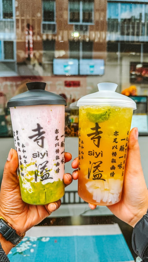 I definitely care that @siyinyc is closing at the end of the year. Honestly I think they have some of the best bubble tea in Chinatown so they will be missed 🥲 In the time being, y’all should definitely stop by, try their new menu items, and take advantage of their November Gratitude Month deals. 🧋✨

Weekend (Fri–Sun):
• Buy 1 Get 1 Free incense sticks
• Plus 2 free cups of milk tea
• Post a pic on Google or Xiaohongshu for a free necklace (41 per day)

Weekdays (Mon–Thurs):
• Students get 20% off with valid ID
• Kids 12 & under get 1 free topping with any drink

Enjoy it all while you still can. 🤍🧋 

#nyceats #nycfoodie #bobatea #bubbletea #nyctea #thingstodonyc #eaternyc #supportsmallbusiness