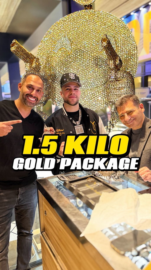 @mosesjewelry brought a wholesale client with 1.5 kilos of gold & we managed to get the Mazalito on the best piece in the package 🔥🤝
📥 Don’t hesitate to dm or pass by our shop, we GUARANTEE to have the best prices!
#Bennythedealer #jewelry #watches #rolex #vvs #diamond #emerald #ruby #sapphire #ap #patekphilippe #datejust #daytona #presidential #icedoutjewelry #luxury #billionaire #gamble #trade #nyc