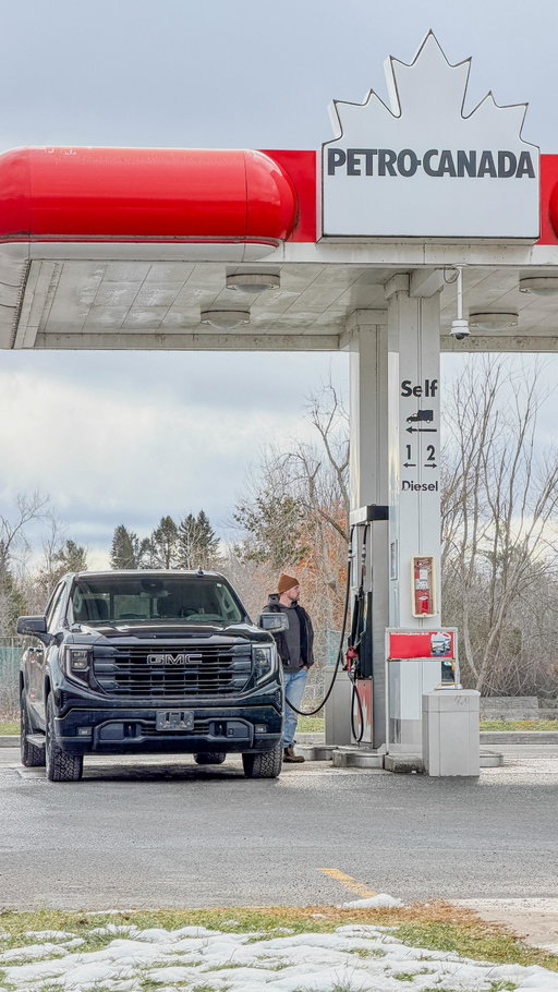 On the road with work, kids, and a packed schedule? @petrocanada’s new Platinum Status program is built for drivers like us. Canada’s first frequent fueller program is designed to reward your hustle, every time you fill up.

To kick things off, join the Race to Platinum: a race to 1,000 litres, rewarding the first to cross the Platinum finish line. You could get $1,000 in Petro-Points – that’s 1 million points!

To enter, all you need to do is:
1. Sign up for Petro-Points if you aren’t already a member
2. Scan your Petro-Points card, linked RBC card or linked Triangle Rewards account and fill up
3. Be one of the first 200 drivers to reach 1,000L and achieve Platinum Status
4. Win $1,000 in Petro-Points – that’s 1,000,000 points!

Terms and conditions apply. Please visit link in bio for full promotion rules.
#Ad #RaceToPlatinum #PlatinumStatus #PetroCanada