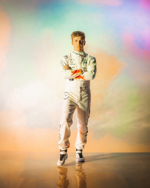 Hold the dots and scroll to suit up for FP1… Vegas edition 🫡

#F1 #VCARB #LasVegasGP