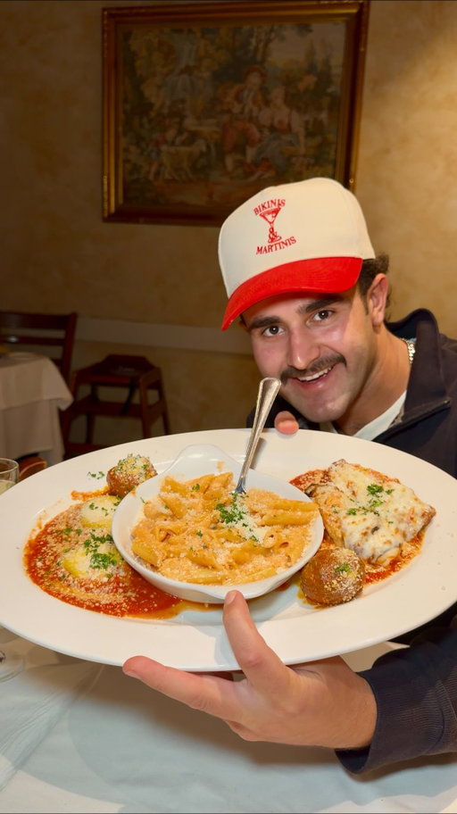 Scottsdale hidden gem unlocked. 🔑
Arrivederci Ristorante in North Scottsdale just gave me the best Italian meal I’ve had in AZ. Family-run since the 90s, homemade everything… this place feels like a warm hug in pasta form. 🍝

While I was there, I found out the family has been involved in the community for years and quietly supports local nonprofits like @project.umbrella — a group that helps feed and support people experiencing homelessness. Love seeing spots that care about good food and good people. 🤍

📍 7101 E Thunderbird Rd, Scottsdale, AZ 85254 #arizona #scottsdaleaz #italianfood #pasta #azfoodie #scottsdaleeats #naveadreviewsfood #phoenix #food #fettuccine #reels #italian