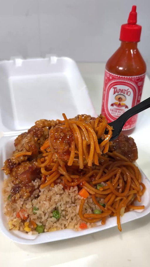 This and your favorite show

🔥 Try our new @tapatiohotsauce sriracha with all your favorite foods!

Follow and tag us to be featured 🙌
#tapatiohotsauce #sriracha