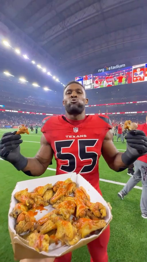 we love a good buffa𝐋o wing 😉🍗