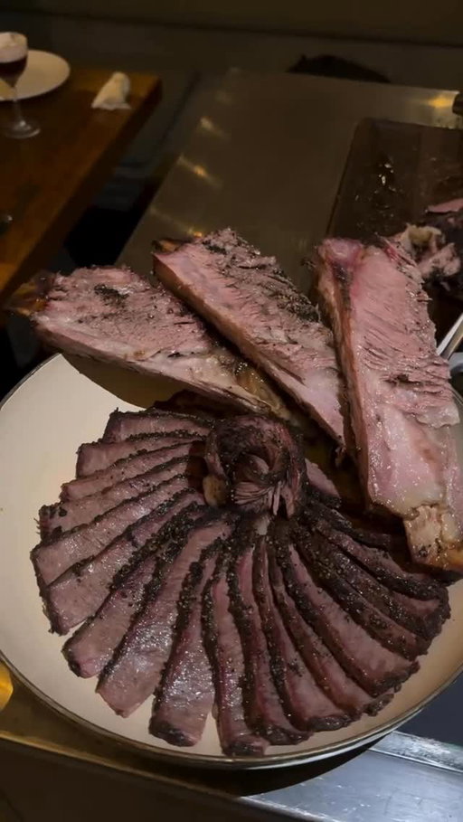 @majordomola when you see the short rib cart rolling to your table 👀 

after sitting in the smoker low and slow, this tender short rib is sliced up table side and served up ssäm style — you already know 🫠