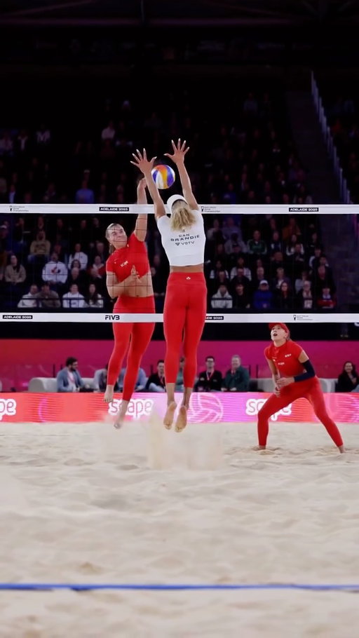 In the playoff zone 💪🏽

@melissahumanaparedes @bvuilleumier 

#ÉquipeCanada #teamcanada🇨🇦 #bvwc2025 

🎥 @tape.media