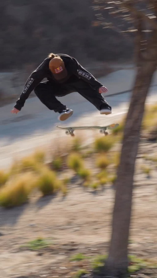 Drop in, pop, flick, try to land, repeat.

@jamie_foy determined to roll away from this huge Heelflip.