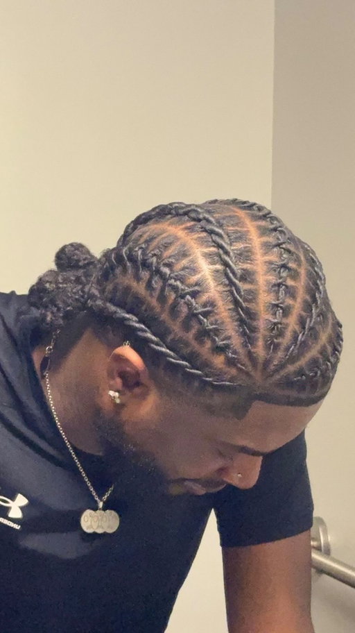 Hairstylist @braidsby._bree