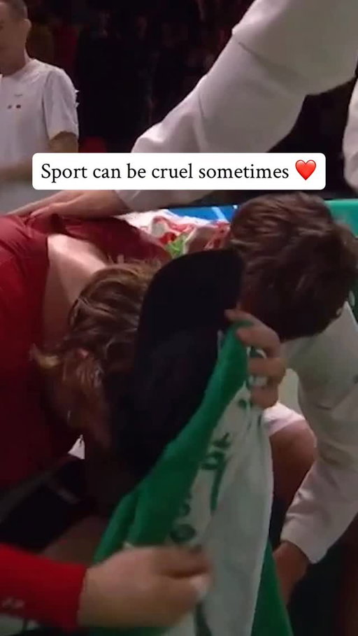 Zizou Bergs is consoled by Flavio Cobolli after losing 15-17 in the sixth longest tie break in the history of #DavisCup ❤️