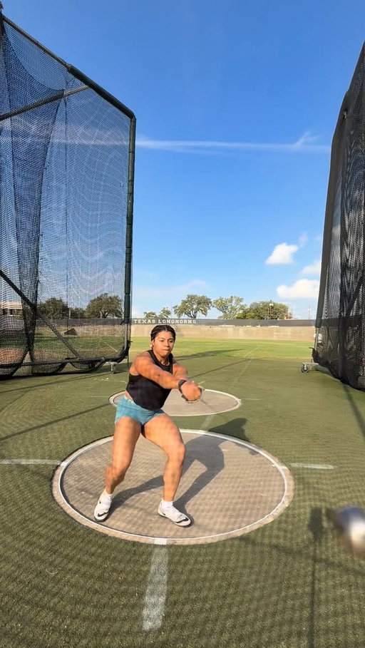 Back like we never left 🤭

(Jk it’s been a month I’m so sore plz send help)

#hammerthrow #trackandfield #strongwomen