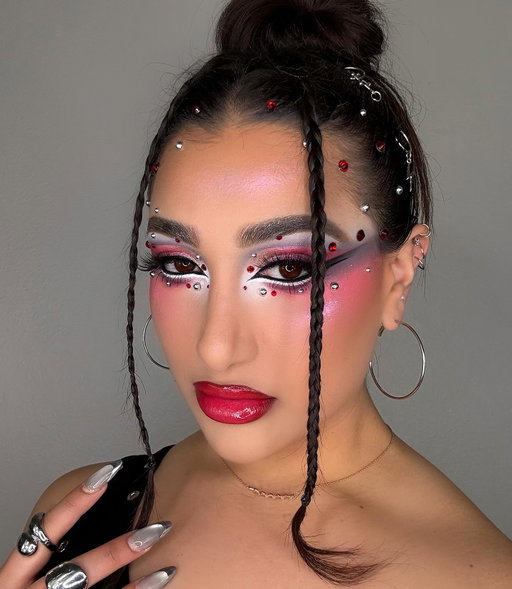 🩶⛓️❤️

Had a moment to get creative again 😌 It’s kind of giving cyber punk but also like twilight??? Y’all let me know below what the vibe is 👇 

PRODUCT DETAILS 👉
FACE:
🩶 @elfcosmetics Power Grip primer 
⛓️ @lawless Forget the Filter Foundation
❤️ @makeupforever HD Skin Full Cover Concealer 
🩶 @toofaced Melting Bronzing & Sculpting Stick 
⛓️ @narsissist The Multiple (Fierce) 
❤️ @kimchichicbeauty Puff Puff Pass Loose Setting Powder *USE CODE “Lexilalamakeup15” FOR 💰 OFF*
🩶 @juviasplace Bronzer Duo 
⛓️ @morphebrushes Cheek Thrills Face Trio (Cheek Thrills) 

✨ @jelliwinkcosmetics Pigment (Snow) ✨ 

BROWS:
🩶 @nyxcosmetics The Brow Glue Crazy Lift 
⛓️ @urbandecaycosmetics The Brow Blade 

EYES:
🩶 @simplyposhcosmetics Black Cherry Palette 
⛓️ @trixiecosmetics X @brittany_broski Brittany Eyeshadow Palette 
❤️ @kaleidosmakeup Black Jasmine Palette 
🩶 @exocosmetics Just the Tip Liner 
⛓️ @threadbeauty Paint it Multi-Use Matte Eye Paint (White owt)
❤️ @westmorebeauty Soft Glide Eyeliner (Ultra Black) 
⛓️ @profusion Wicked Wink Lashes 

LIPS:
🩶 @morphebrushes Signature Lip Pencil (Berry Cola) 
⛓️ @milanicosmetics Matte Lipstick (Red Flag) & Lip Oil (Cranberry Current)

Makeup, Makeup trends, Glam, White eyeshadow, Sultry makeup, Grey, Red rhinestones, Cyber punk