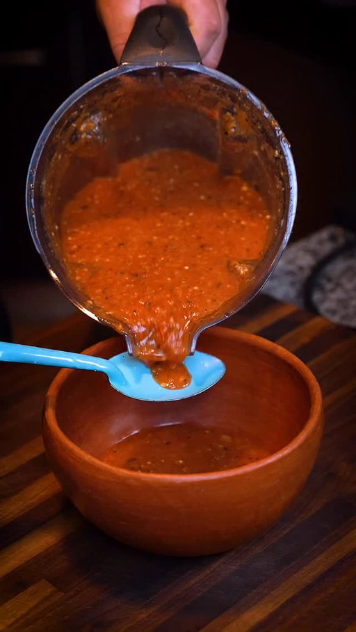 Dedicating a very special #salsa101 to two people who always spoil me with the produce they grow. @mamazaragoza and @thecookinthegarden. Happy birthday you two! 🎂 drop a comment and I’ll send you the recipe!