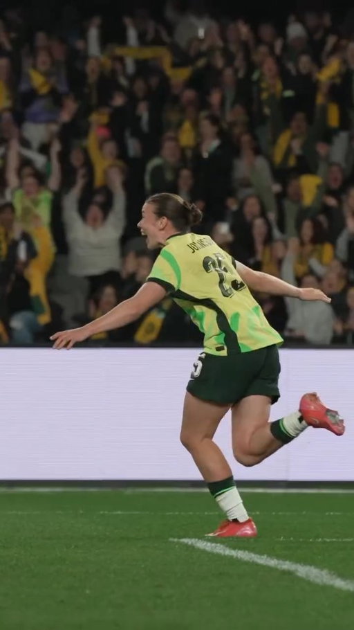 Scoring on international debut? What dreams are made of 🥹

@kahlijohnson’s senior debut saw her score in front of 43,000 fans, now she’s back in the squad for the first time!

#Matildas