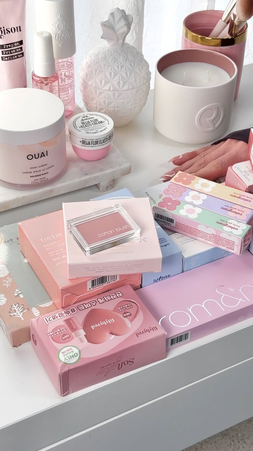 Let’s unbox my @yesstyle Black Friday Mega Sale haul 🌸💕✨

Currently YesStyle has the biggest sale of the year with up to 50% off & over 200 products discounted! And for the next 72h you can save an additional 18% OFF with code BF18LEA 💗 the highest code ever offered 🫶🏼 

And there’s of course my usual code YESLEA for 12% off orders over $59

@tirtir_global mask fit all-cover cushion 27C
Gogo Tales sweetish soft comprehensive powder palette 003
WaterLuster lip gloss g02, g04
@colorgram_global fruity glass tint 04, 07, 05 (in order swatched)
@lilybyred_global LuvBeam cheek gift set # 12
Honyaradoh hot eye care mask
Soon Jung 2x barrier intensive cream
@isntree hyaluronic acid serum
@skin1004official pore minimizing quick clay stick mask

#YesStyle #kbeauty #kbeautyskincare #koreanmakeup #skincare #makeup