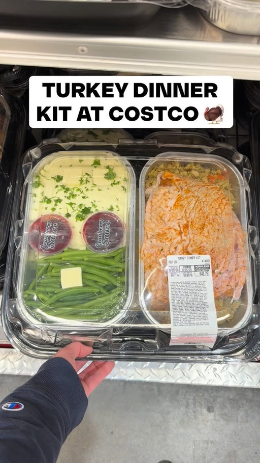 🦃 Costco’s Turkey Dinner Kit is back and honestly such a lifesaver! It comes with everything — seasoned turkey breast, stuffing, creamy mashed potatoes, green beans, and cranberry sauce. Perfect for an easy holiday meal or a no-stress weeknight dinner. Just heat, serve, and you’re set 😍 $3.99/lb #Costco #ThanksgivingDinner