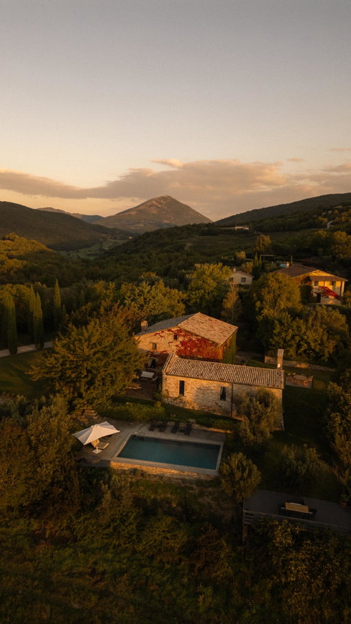 Send this to someone you would love to spend a morning in Italy with ☕️

📍Tenuta di Murlo 

#italy #italiancountryside #slowmorning #villa #umbria