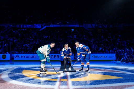 Honoured to be a part of history last night at the Vancouver Goldeneye’s first-ever PWHL game 🏒💛 Getting to drop the puck in front of a packed home crowd was something special. Congratulations to everyone who made this moment possible — the start of something big in Vancouver. #PWHL #VancouverGoldeneyes #HistoryMade