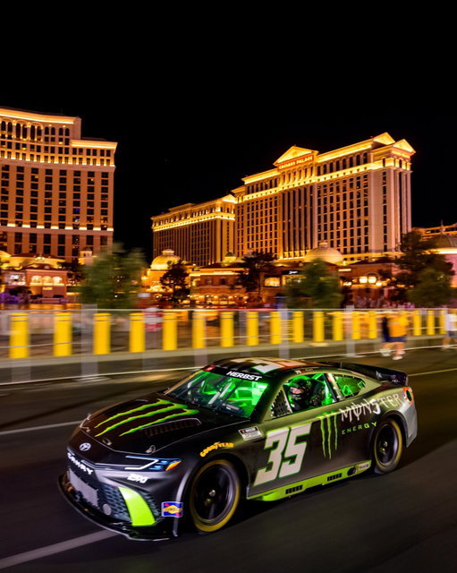 Vegas done right 🎰 @RileyHerbst 

#MonsterEnergy #NASCAR #Motorsport