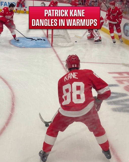 Patrick Kane's got some silky mitts 🧤