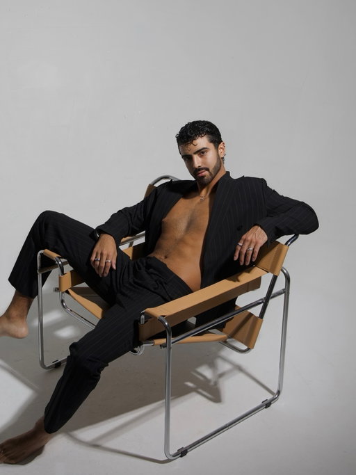 Officially a signed model with @slash_studios 

Grateful for the opportunity to continue to create and can’t wait to see what’s in store📸✨

📷: @khavory.lee_photos 
@khavory.lee