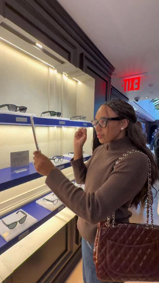 So glad I got to test out the @raybanmeta & @oakleymeta glasses at the new Meta Lab on 5th Ave in NYC! Make sure you stop by! Im already obsessed with what I got 👓 #MetaPartner #MetaLab