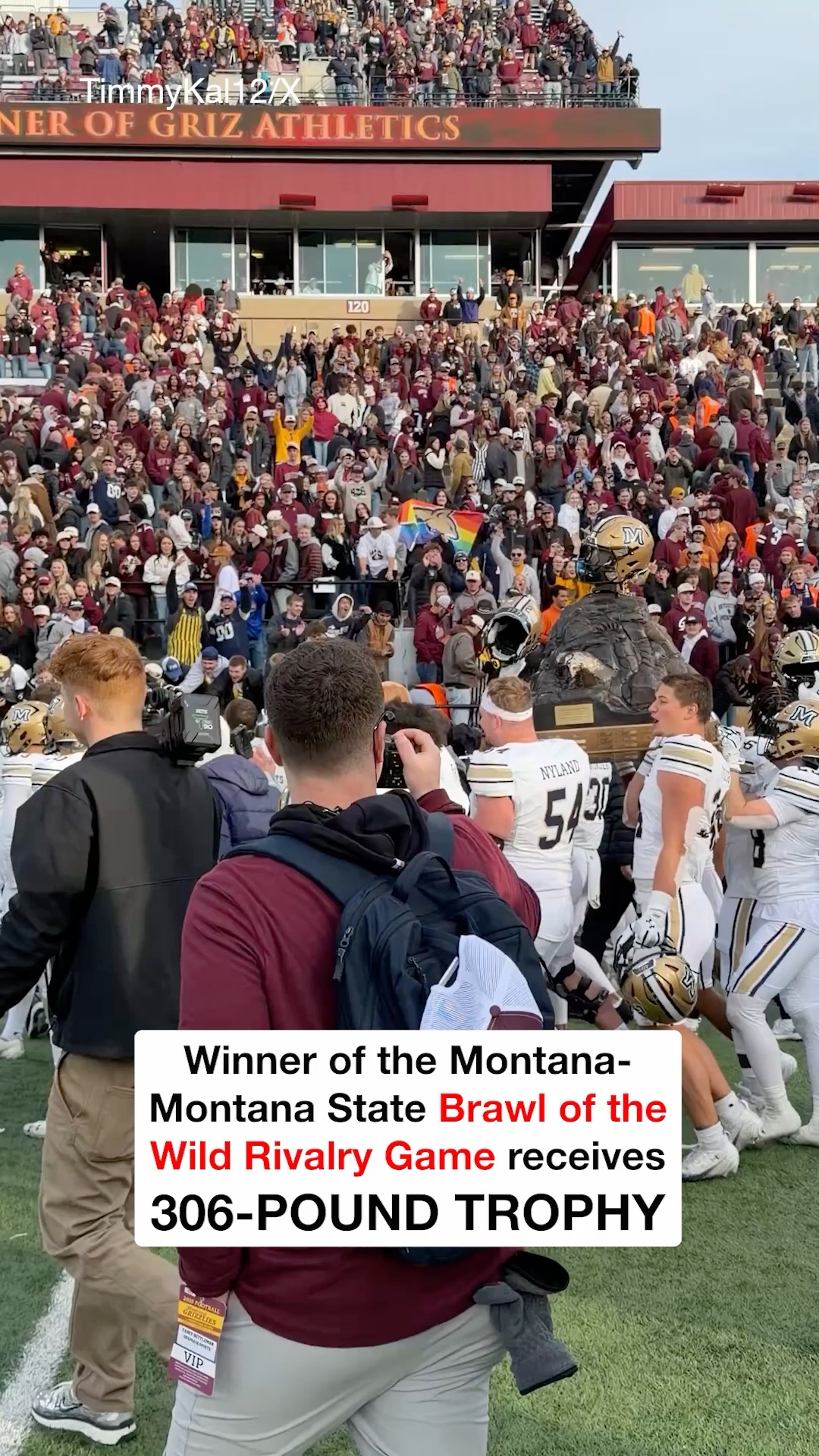 The Great Divide Trophy is 306 pounds of pure brass! (🎥: TimmyKal12/X)