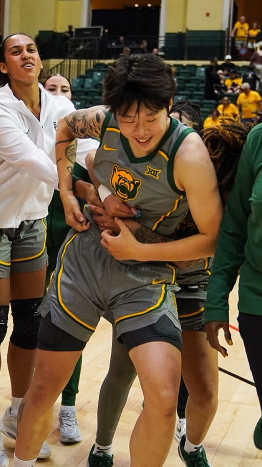 🚨GAME WINNER FROM BAYLOR’S YUTING DENG🚨
 
#Big12WBB | @baylorwbb