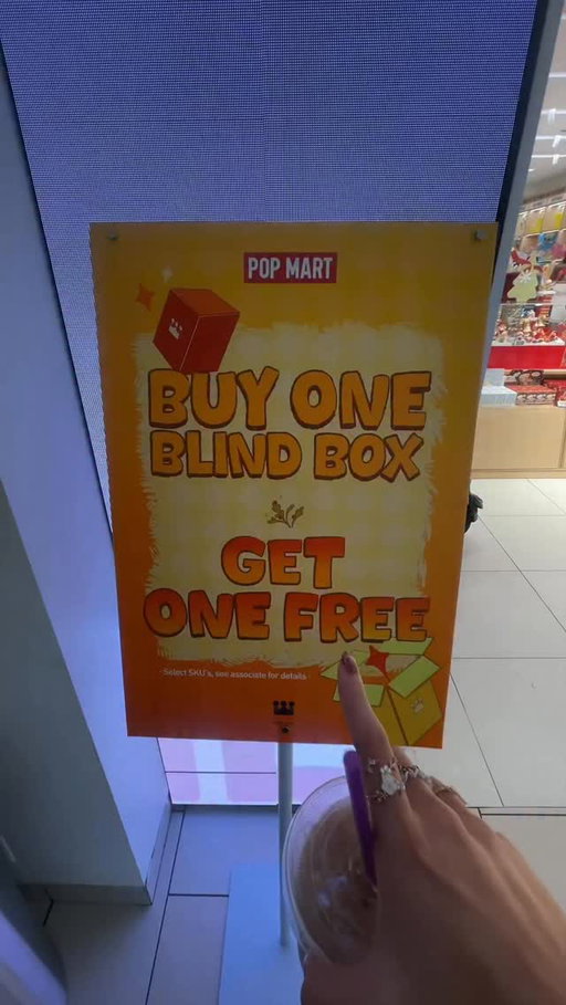 CUTE pop mart free blind box sale…  
 
 
#popmart #shopping #labubu #popmartdeals #socal #shop #blackfriday #popmartsale #blindbox #freeblindbox