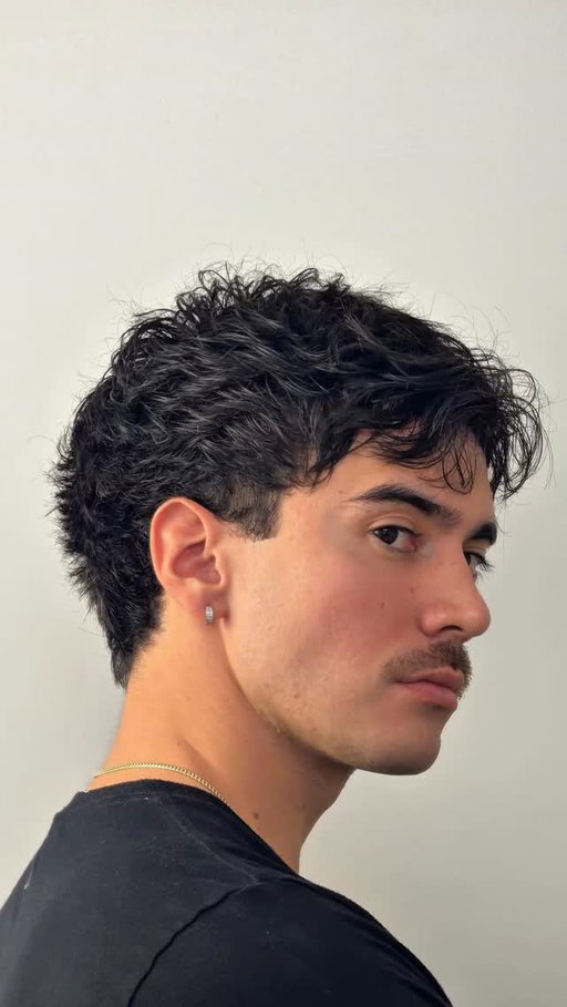 Try this for your next Haircut ✂️ Styled with @BASED Leave in Conditioner today!

#wavyhair #hairstyle #texturedhaircut #middlepart #hairadvice #hairinspo