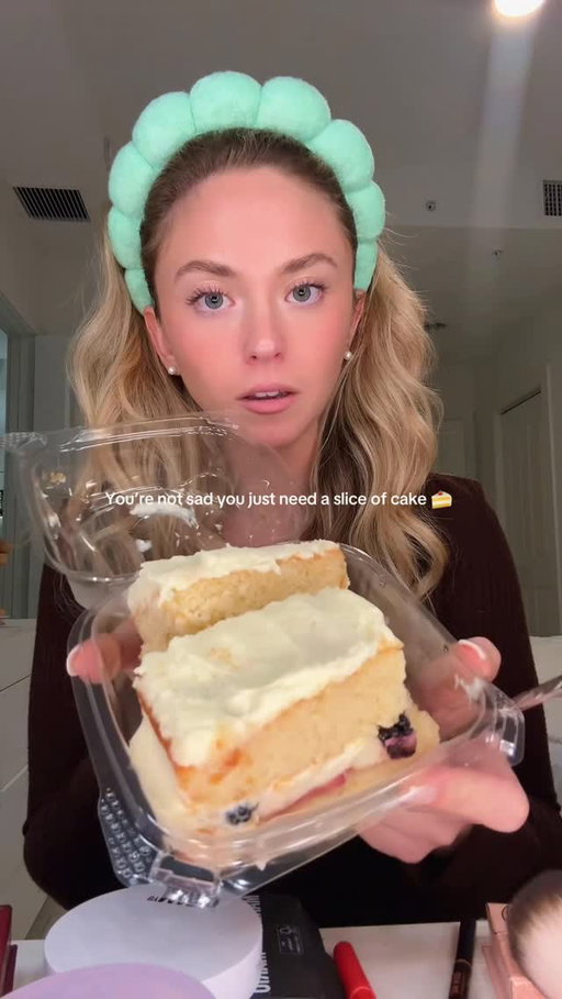 Bury me with a slice of BERRY CHANTILLY CAKE from Whole Foods🍓🫐🍰
#berrychantillycake #cake #eatwithme #mukbang #asmrfood