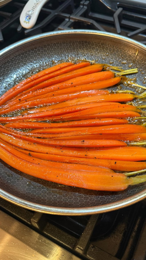 CARROT CANDY 🥕 the Thanksgiving side you didn’t know you NEEDED! 

Comment “CARROT” or”RECIPE” and I’ll send you over the full recipe 😊

They’re glossy, tender, sweet, and salty, and they couldn’t be easier to make. It’s alll done in one skillet, uses 5 ingredients, and takes only 20 minutes.