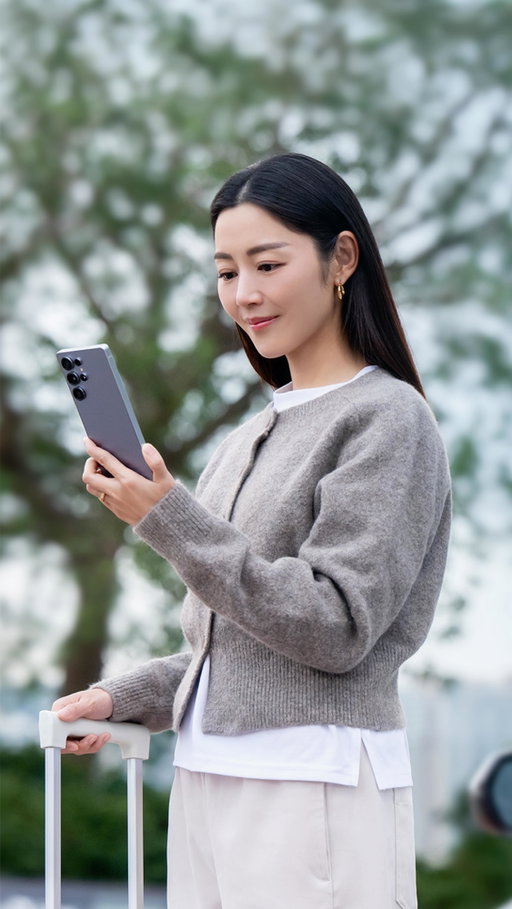 以前去親旅行，都要 Download 勁多 Apps，Plan 行程一個、翻譯又一個、執相又一個...... 😵‍💫🌀
但其實 @samsung_hk 一部手機已經樣樣搞得掂！

除咗用開嘅 #Google一圈即搜 同埋 #GalaxyAI生成式編輯，
而家仲有得率先試玩全新 #Google捲動翻譯 ✨
無論係外語 Menu，定係圖片上嘅文字，一樣可以邊碌邊翻譯，唔使下下都 Screen Cap 咁麻煩！🤩

咁方便，今個假期我仲唔乘機出走多幾轉？🥳✈️🗺️

#GalaxyS25Ultra #GalaxyZFold7 #GalaxyAI #Samsung #Galaxy一步出走