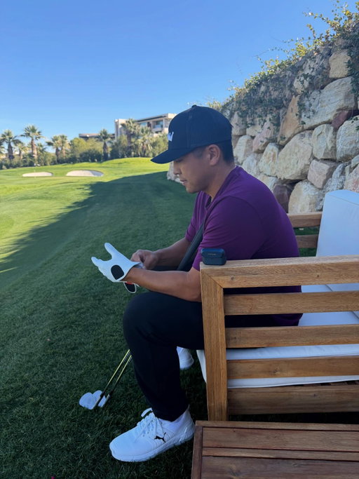 Locked in on the range today with my new Technics midnight blue AZ100 earbuds. The color pops, the sound hits, and the focus comes easy. ⛳️ #TeamTechnics #MidnightBlue #Musicmovesthegame