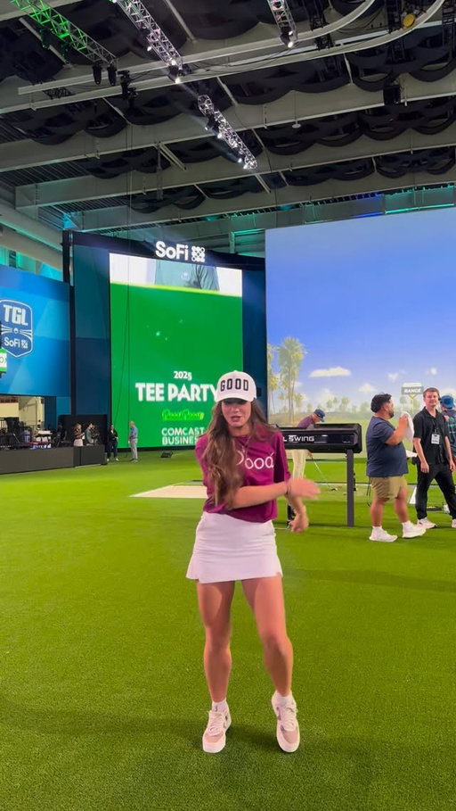 No clubs / no tournament = TikTok dances everywhere 
.
.
.
#mileycryus #trend #TGL #goodgood #goodgoodgirls #golfer #youtube #trending #golfgirl #womensgolf #progolf #westpalm #florida #golfishard