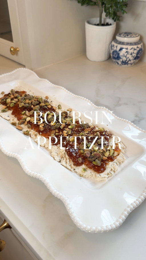 3 ingredients. You can’t mess this up! Grab the ingredient list below 👇🏼 comment DIP and everything (but the Boursin) you can get on Amazon 🔗 this melamine platter is the perfect size!

2 rounds of @boursincheese. I used the CaraMelized Onion and Herb

1 jar of fig jam (you could use pepper jelly too)

Top with crushed Pistachios. I used the honey roasted @wonderfulpistachios

Serve with crackers! We love these gluten free @crunchmastercrackers 

Happy Thanksgiving week, friends 🤎