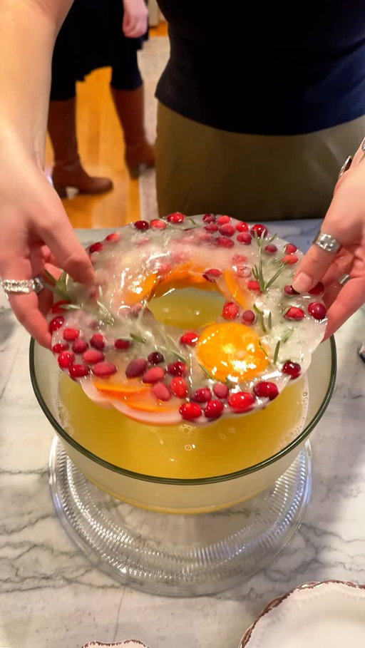 Viral Christmas punch ice wreath 🎄🎄🎄

Follow @foodvalleyyy
Follow @foodvalleyyy
Follow @foodvalleyyy

#food #foodporn #foodie #instafood #foodphotography #foodstagram #yummy #foodblogger #foodlover #delicious #healthyfood #homemade #dinner #foodgasm #tasty #foodies #christmas #cooking #christmastime #christmasfoods #christmasdinner