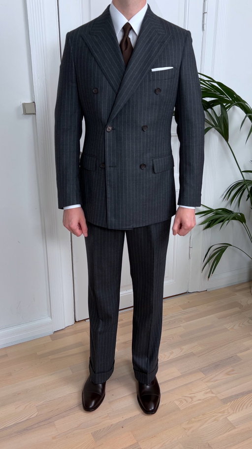 Double-breasted suits are simply on another level.
They bring a sense of presence, confidence, and elegance that few other tailoring pieces can match.

A well-tailored double-breasted jacket gives the body a strong, balanced silhouette, adds structure to your frame, and delivers that sharp, timeless look that never goes out of style. The overlapping front and wide lapels create a powerful yet refined shape — perfect whether you’re dressing for a formal event or just want to elevate your everyday tailoring.

#menswear #mensstyle #mensfashion #doublebreastedsuit