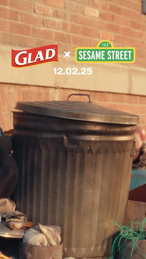 Does it smell…Grouchy in here? Soon, everyone will love trash as much as he does 👀 

©️Sesame Workshop
