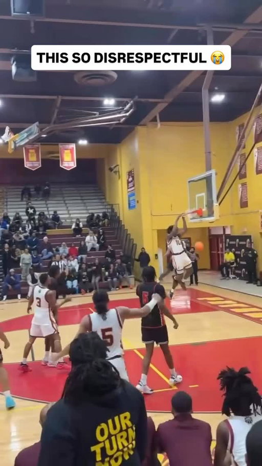 Told him to guard, crossed him, then threw a lob 🤯😭 @king_bacot5 @trellallmond_ 

🎥 @azhanebacot