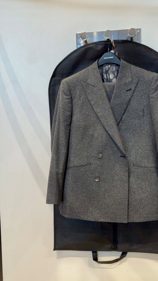 Look at the material, no fr look at the material! Working with @indochino was such a fun experience. The team was experienced and so easy to work with, creating a great environment to really get creative about my suit. While I almost went with that purple fabric, I’m SO happy with how the gray turned out (Marche Wool Blend Stretch btw). I debuted the suit at the NABJ Holiday Soiree and received so many compliments. It did exactly what it needed to do! So if you’re looking to step your suit game up, their Black Friday sale is on RIGHT NOW. Save some coin and use my code BF-25JADE for 30% off sitewide. Book an appointment today.