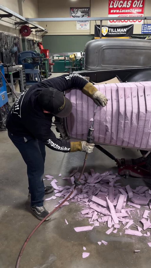 Practicing our turkey carving skills around here…

Either that or @brandongerringer is slicing up some foam so we can get a visual mockup of the wide body fender flares we’ll be fabricating for @kingshocks 

Check back later to see the final shape we come up with for the rears! 

#oldanvilspeedshop #kingshocks #elcaminoss
